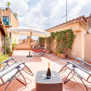 Romantic House With Terrace Roma